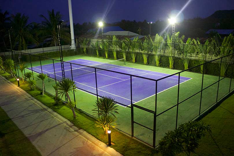 tennis bane med lys